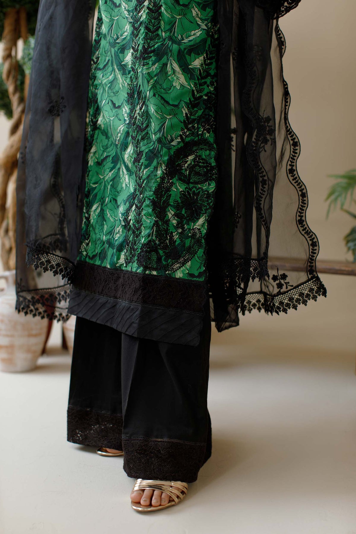 Garden glam- Embroidered